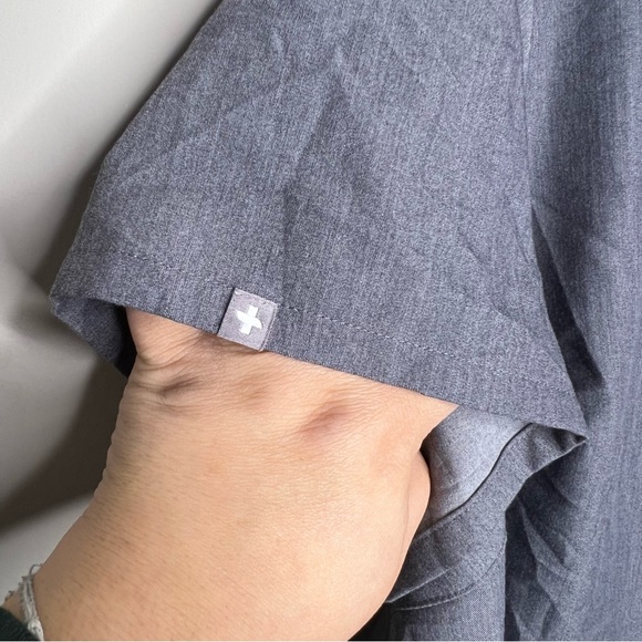 Figs Technical Collection Women’s Casma Graphite Gray V-Neck Scrub Top Sz 5 XL - Picture 4 of 10